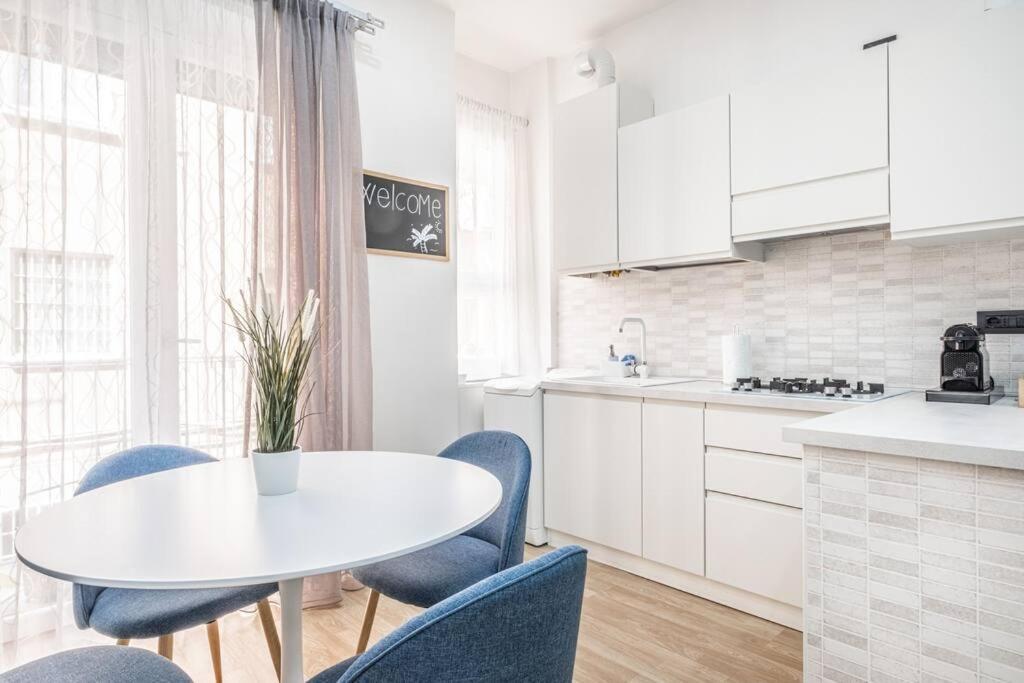 Artistic House Navigli-Duomo Netflix & Design Apartment Milan Bagian luar foto