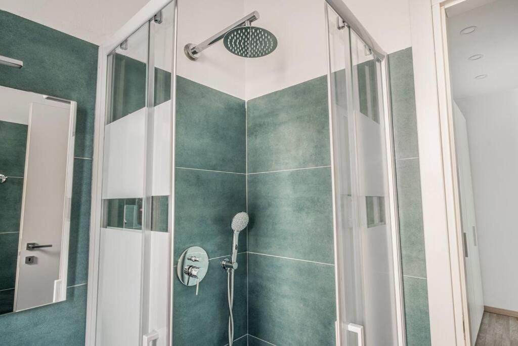 Artistic House Navigli-Duomo Netflix & Design Apartment Milan Bagian luar foto
