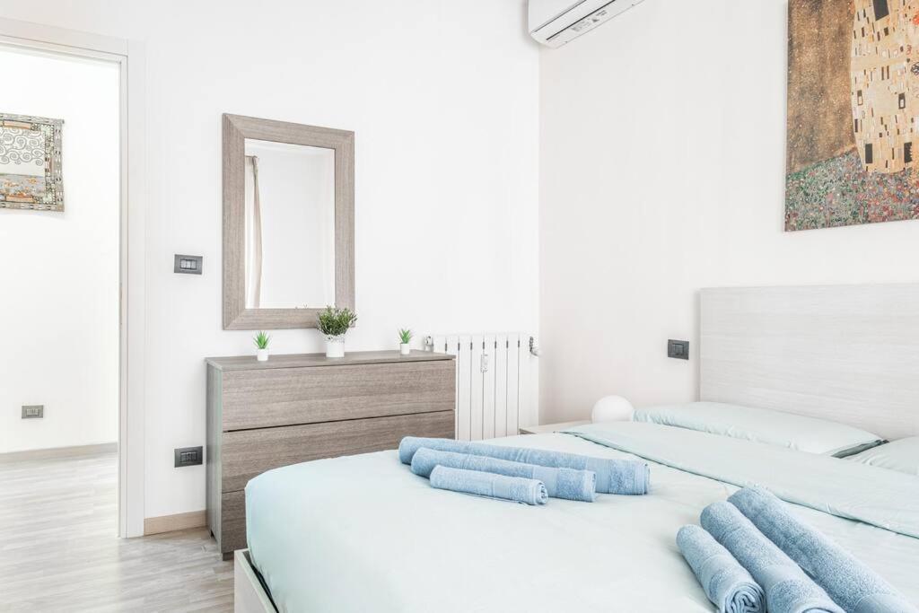Artistic House Navigli-Duomo Netflix & Design Apartment Milan Bagian luar foto