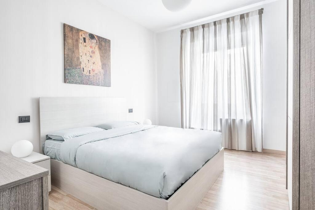 Artistic House Navigli-Duomo Netflix & Design Apartment Milan Bagian luar foto
