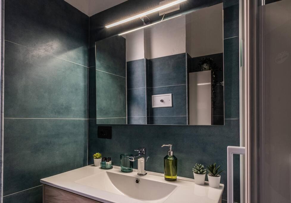 Artistic House Navigli-Duomo Netflix & Design Apartment Milan Bagian luar foto